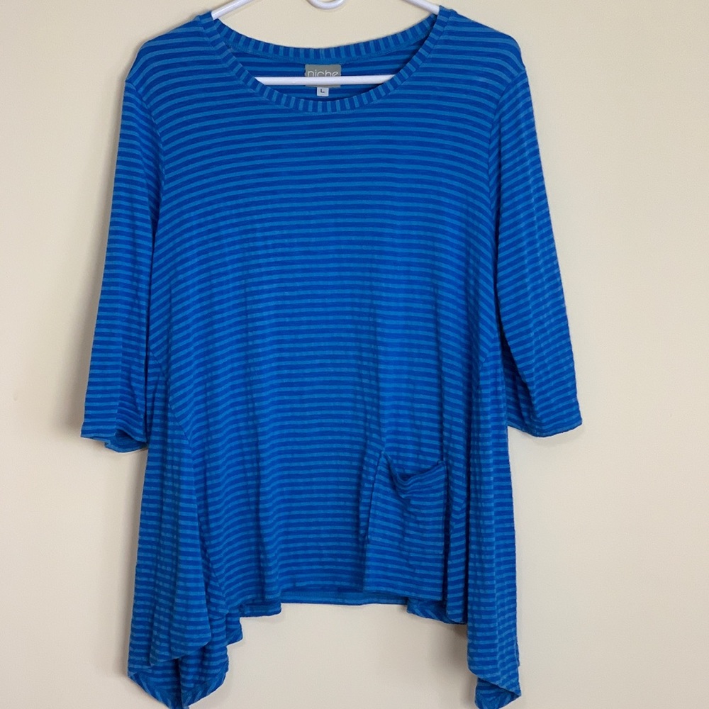 Niche blue striped top with butterfly hem